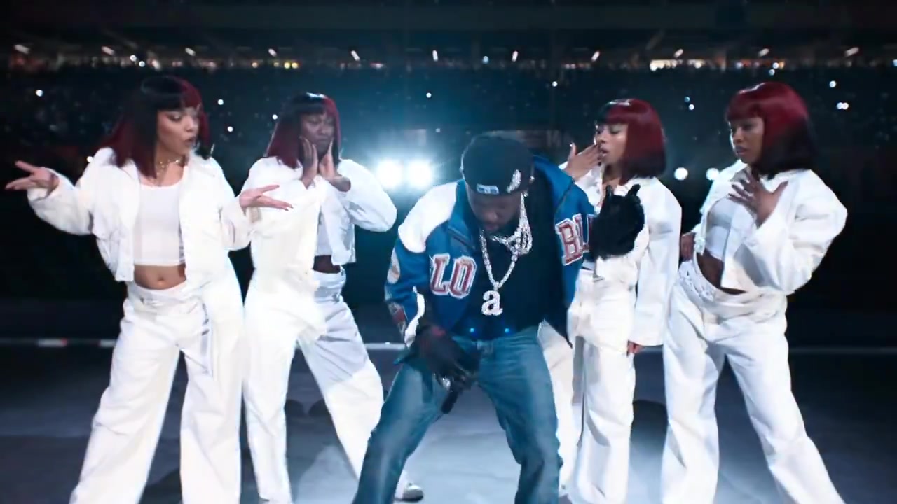 嘻哈天王！肯德里克-拉马尔带来超级碗中场秀，演唱了NOT LIKE US